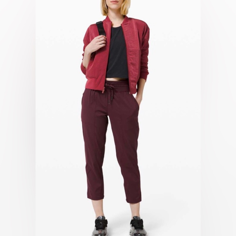 LULULEMON dance studio crop 25” cassis burgundy size 8